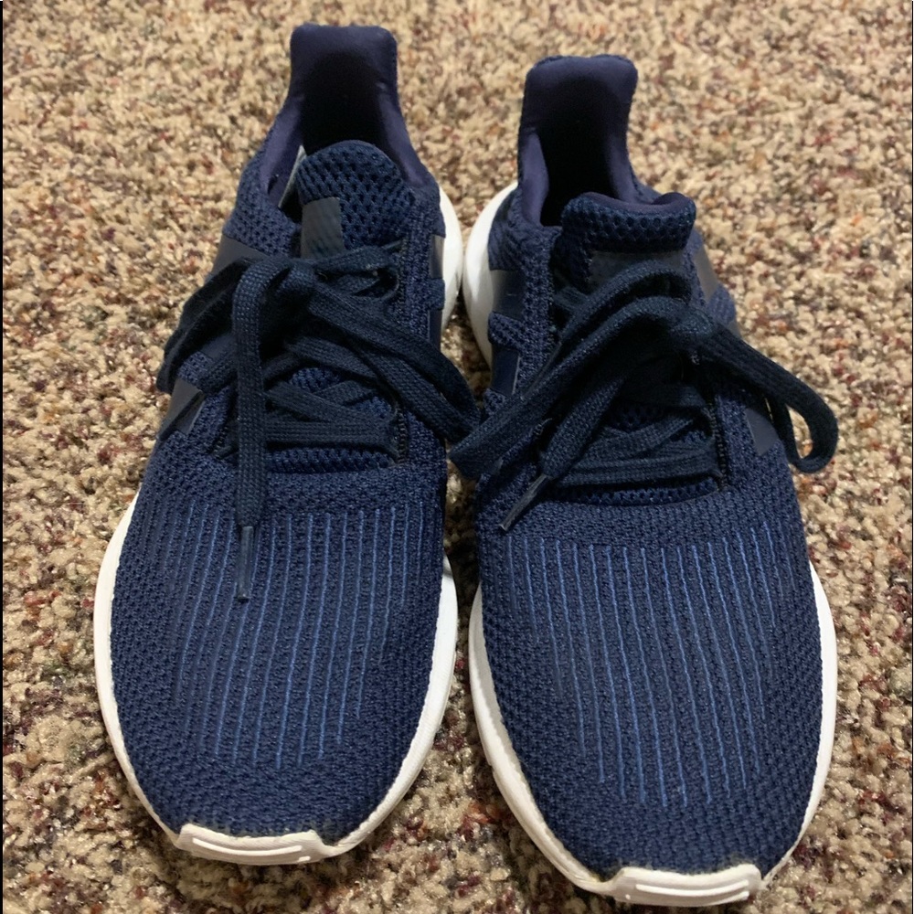 ADIDAS SWIFT RUN
